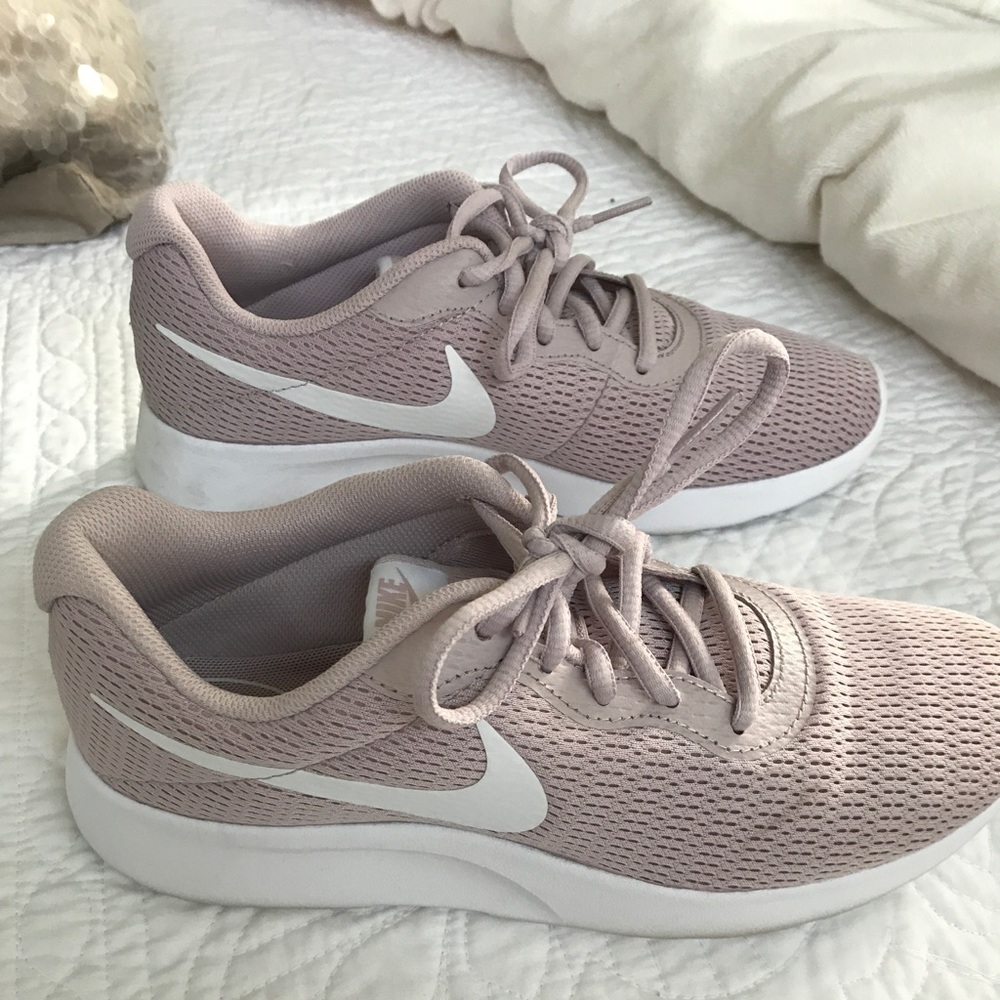 Nike dusty rose pink shoes